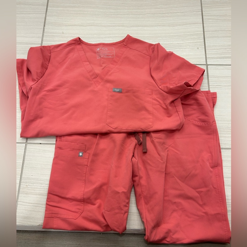 Figs desert rose scrubs set